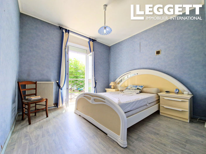 Image No.8-5 Bed House for sale