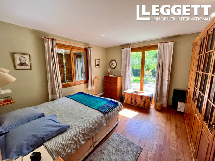 Image No.8-7 Bed House for sale