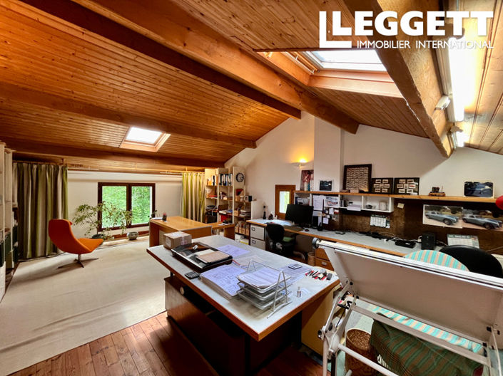 Image No.9-7 Bed House for sale