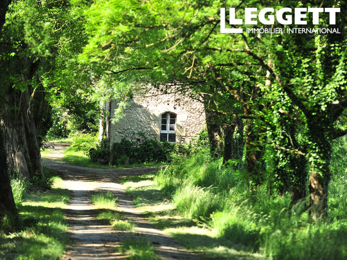 Image No.1-5 Bed House for sale