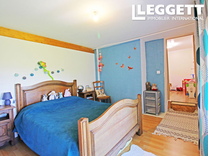 Image No.9-12 Bed House for sale