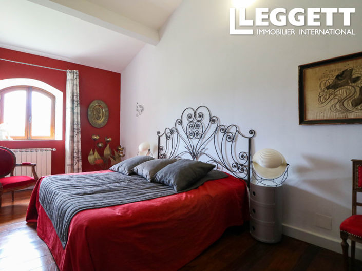 Image No.7-9 Bed House for sale