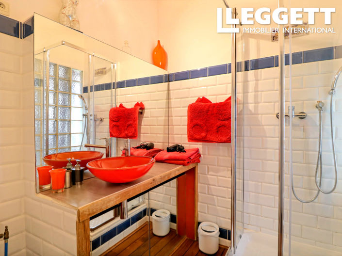 Image No.8-9 Bed House for sale