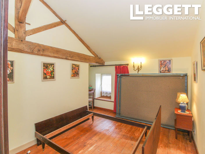 Image No.8-5 Bed House for sale