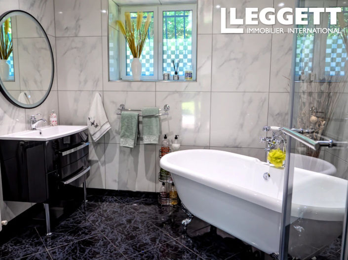 Image No.6-7 Bed House for sale