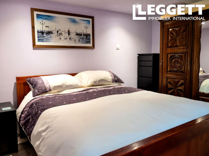 Image No.8-7 Bed House for sale