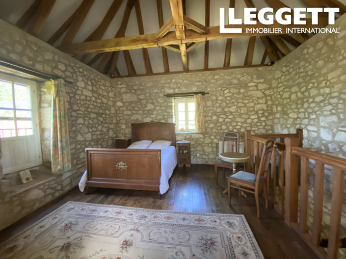 Image No.6-8 Bed House for sale