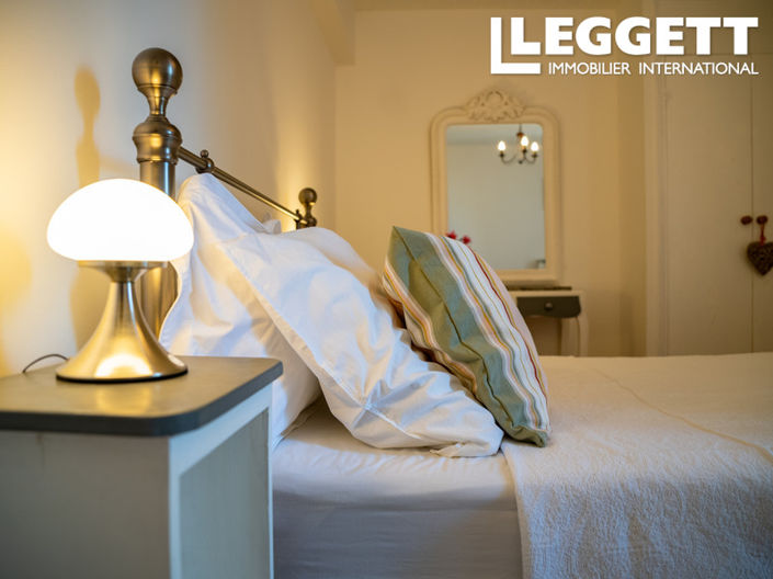 Image No.5-5 Bed Commercial for sale