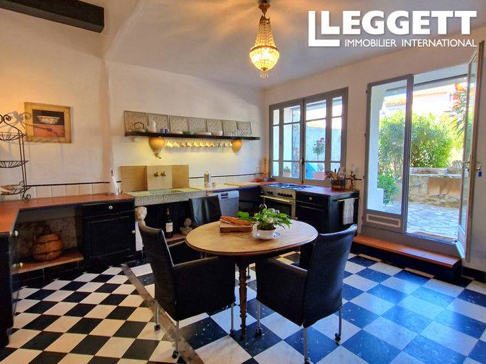 Image No.8-9 Bed House for sale