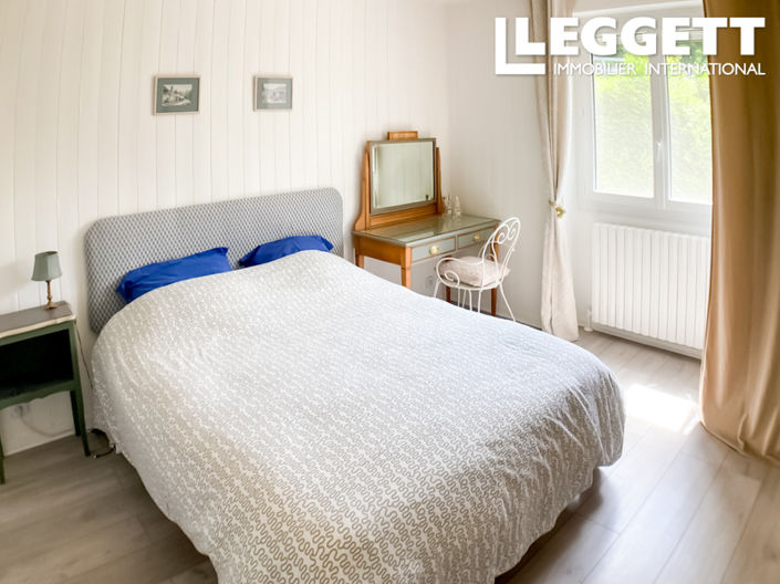 Image No.7-7 Bed House for sale