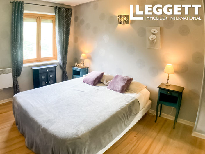 Image No.9-7 Bed House for sale