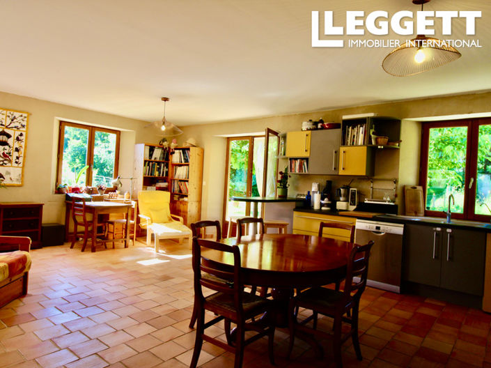 Image No.6-6 Bed House for sale