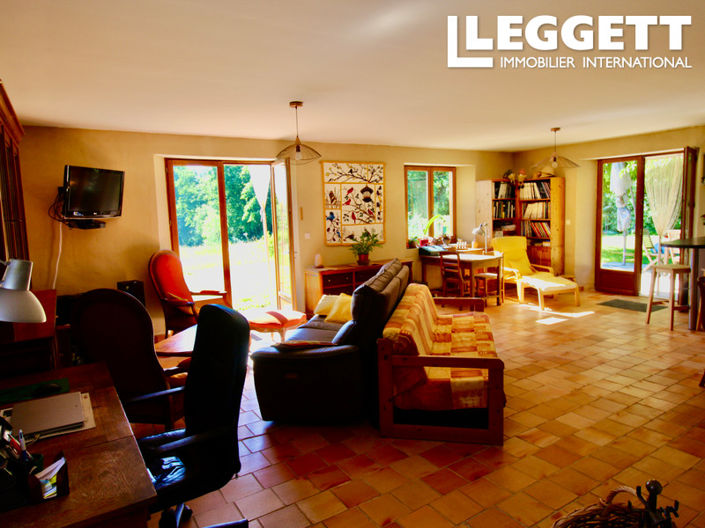 Image No.7-6 Bed House for sale