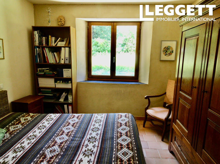 Image No.9-6 Bed House for sale