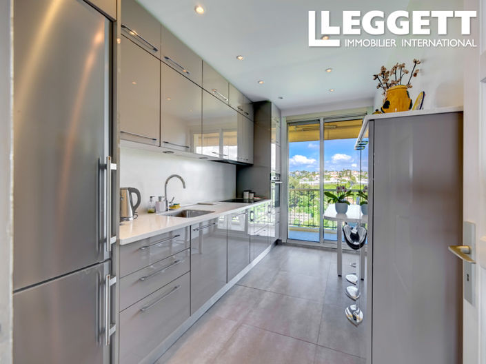 Image No.8-3 Bed Apartment for sale