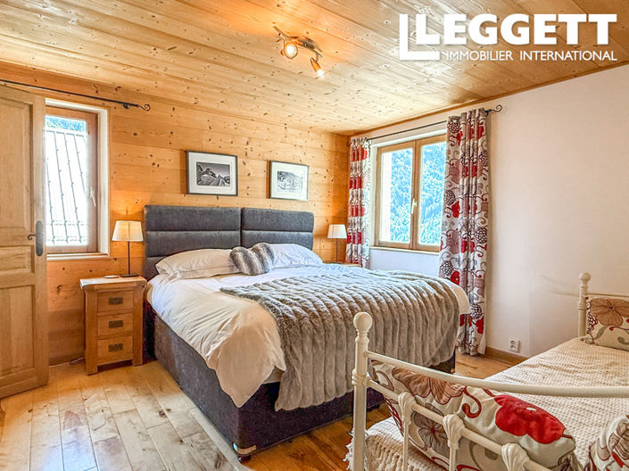 Image No.4-7 Bed House for sale