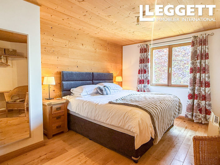 Image No.8-7 Bed House for sale