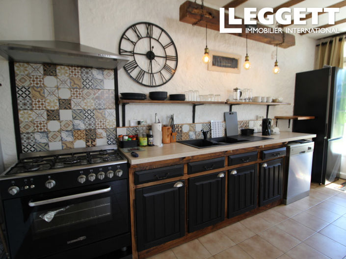 Image No.8-6 Bed House for sale