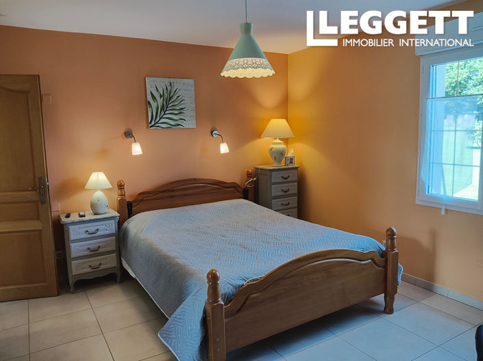 Image No.3-6 Bed House for sale