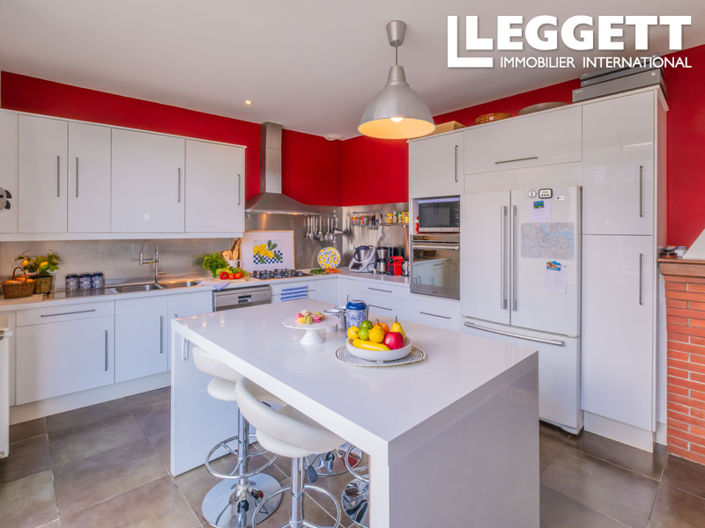 Image No.9-6 Bed House for sale