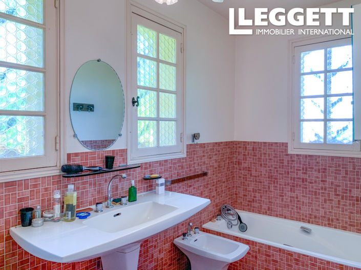 Image No.10-5 Bed House for sale