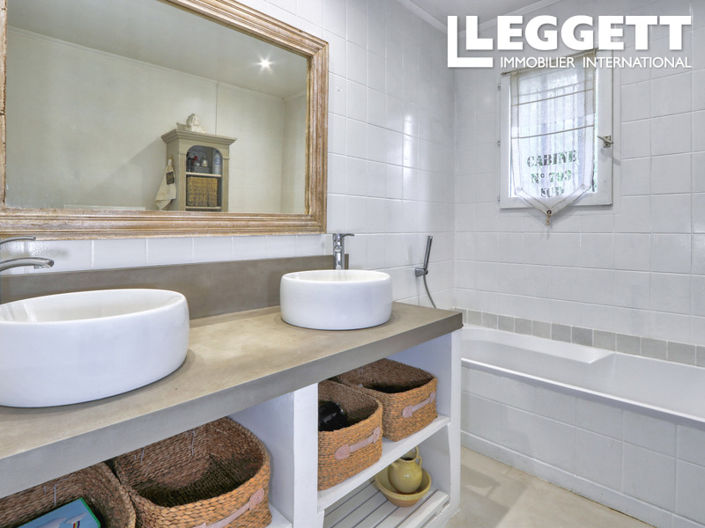 Image No.8-4 Bed House for sale