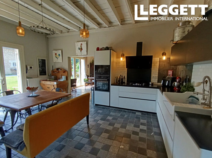 Image No.6-6 Bed House for sale