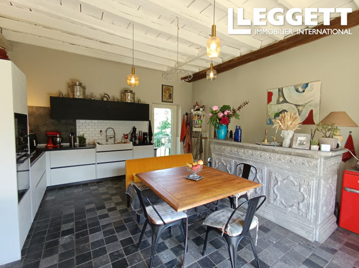 Image No.7-6 Bed House for sale