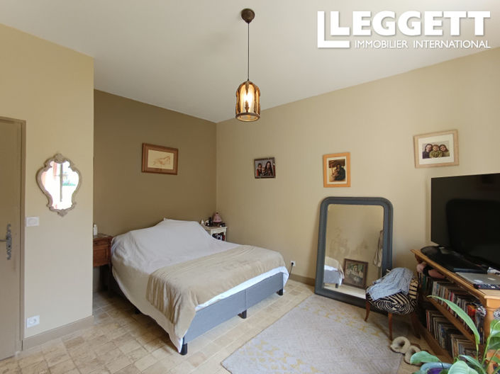 Image No.8-6 Bed House for sale