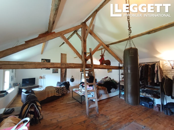 Image No.9-6 Bed House for sale