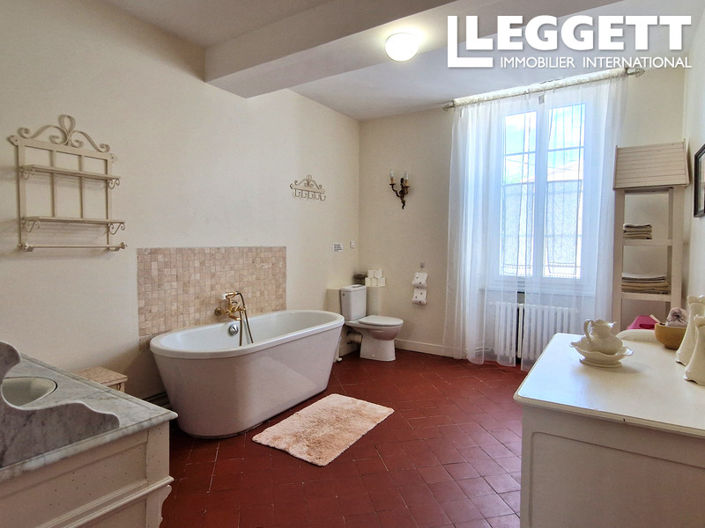 Image No.8-9 Bed House for sale