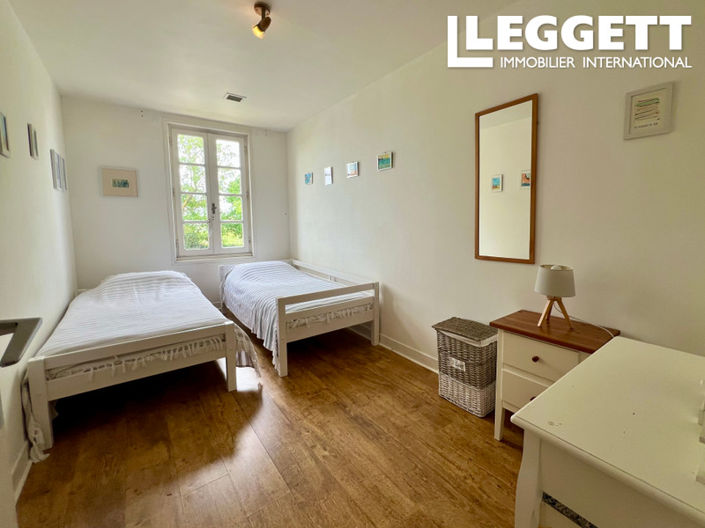 Image No.7-7 Bed House for sale