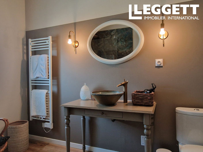 Image No.9-6 Bed House for sale