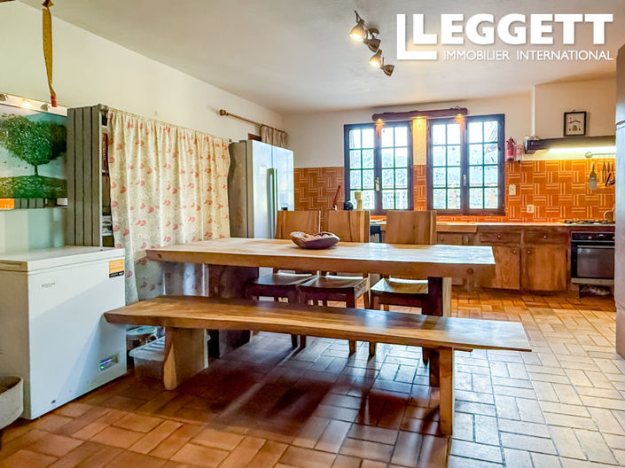 Image No.6-6 Bed House for sale