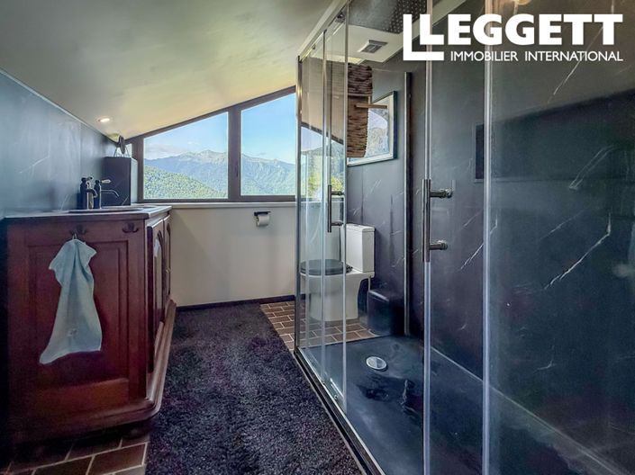 Image No.8-6 Bed House for sale