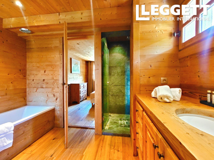 Image No.7-6 Bed House for sale