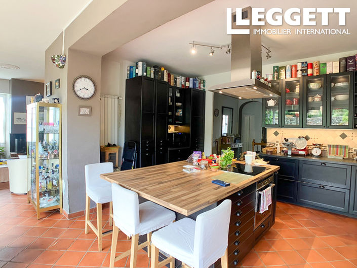 Image No.8-4 Bed House for sale