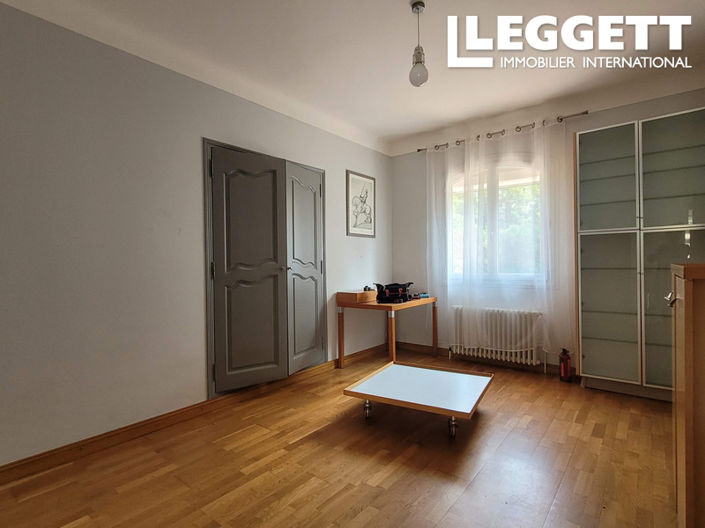 Image No.6-5 Bed House for sale