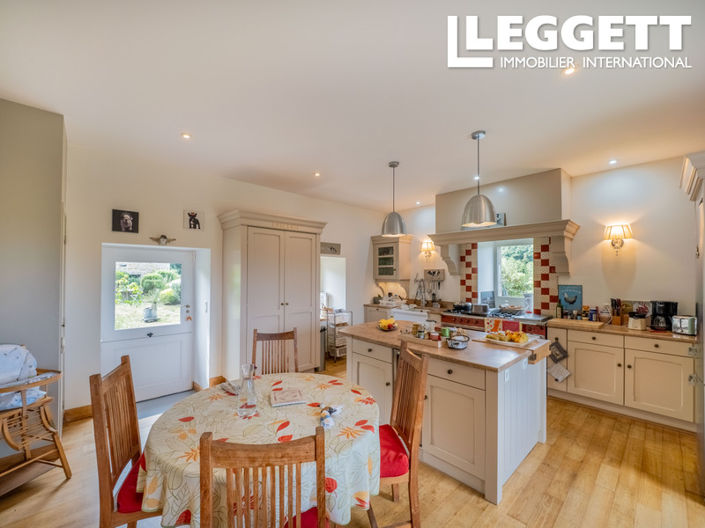Image No.4-6 Bed House for sale