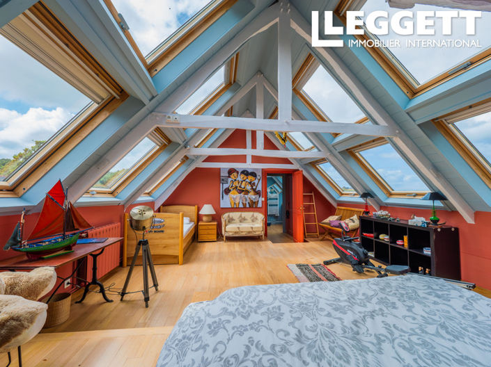 Image No.8-6 Bed House for sale