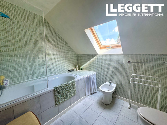 Image No.8-3 Bed House for sale