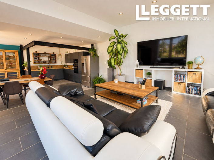 Image No.2-4 Bed House for sale