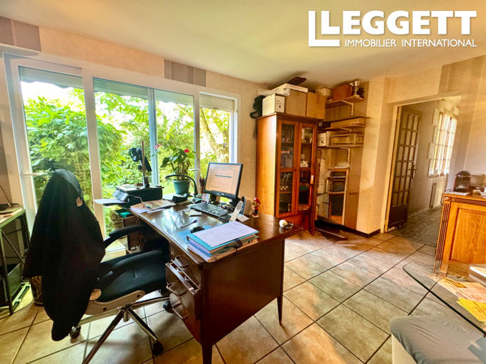 Image No.8-5 Bed House for sale