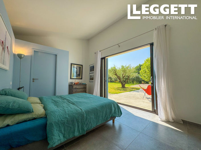 Image No.8-3 Bed House for sale