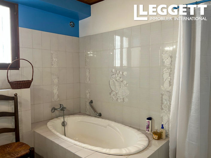 Image No.5-6 Bed House for sale