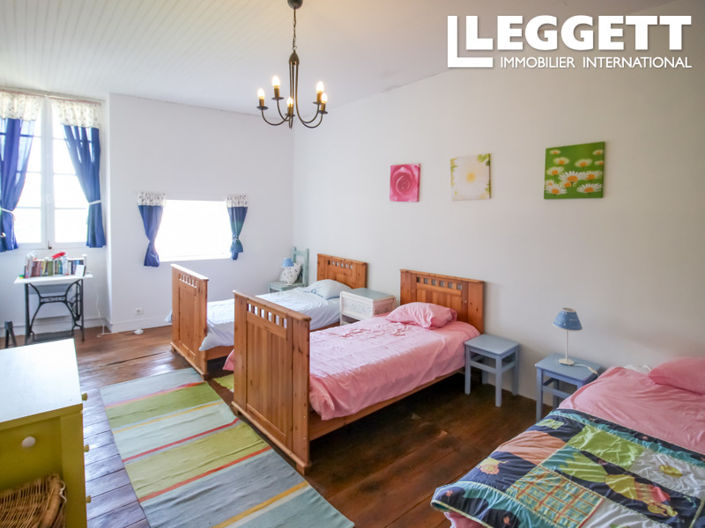 Image No.8-4 Bed House for sale