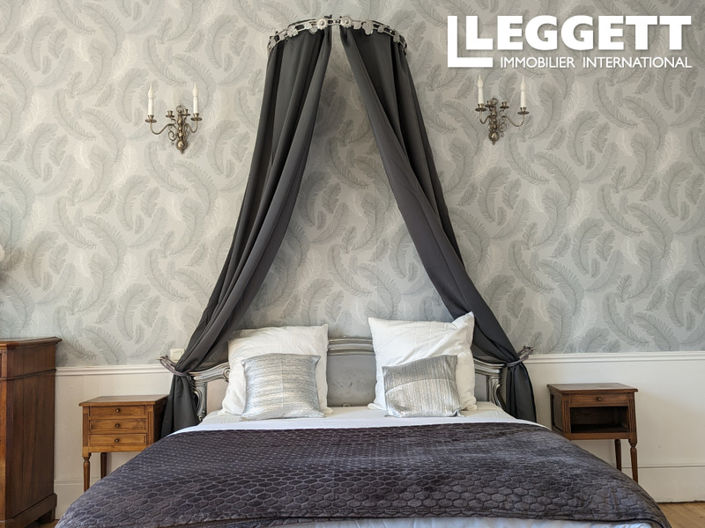 Image No.7-12 Bed Chateaux for sale