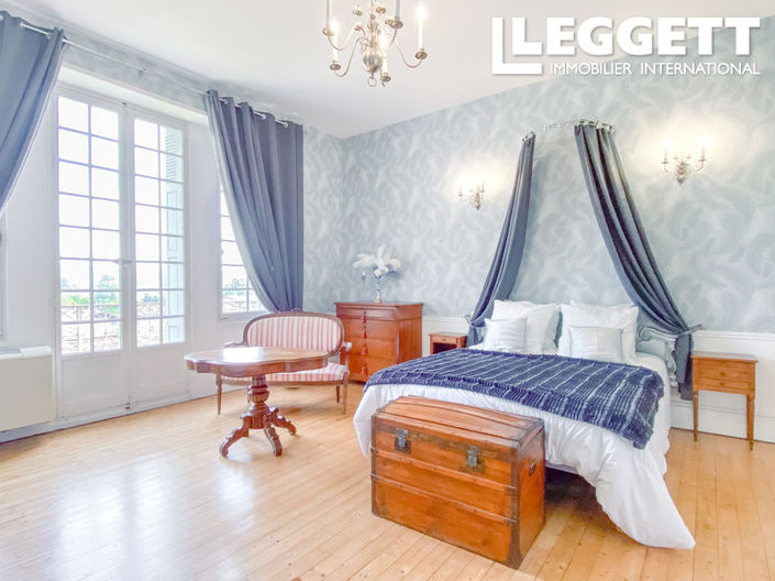 Image No.9-12 Bed Chateaux for sale