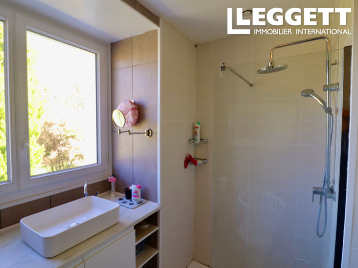 Image No.8-3 Bed House for sale