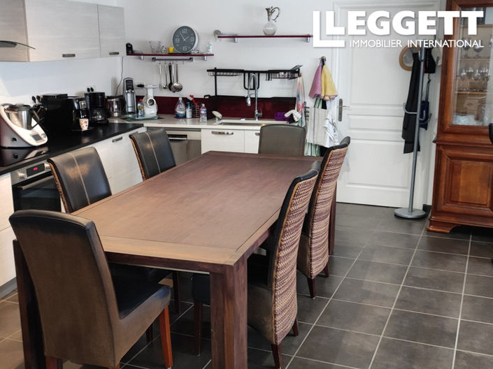 Image No.6-6 Bed House for sale